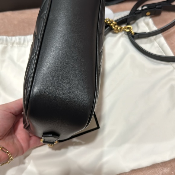 GG Marmont Small Shoulder Bag - Picture 13 of 17